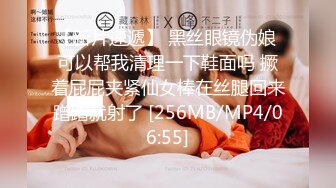 [MP4/ 917M]&nbsp;&nbsp;风骚学妹约炮爱啪啪，全程露脸在沙发上自慰骚穴让小哥草嘴，多体位蹂躏抽插从沙发上干到床边