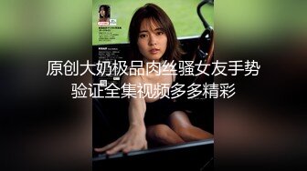 潜入某写字楼女厕全景偷拍女白领上厕所 被妹子发现了在门口打电话叫人 (1)