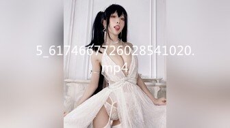 大神尾随偷拍美女裙底风光棕色开叉裙身高170+极品美女盏灯底下抄底白内内